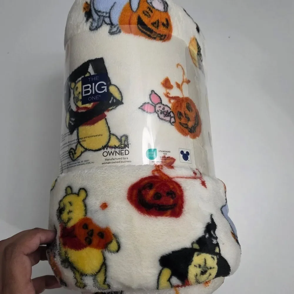 Disney Winnie the Pooh Super Soft Oversized Fall Halloween Plush Throw NEW